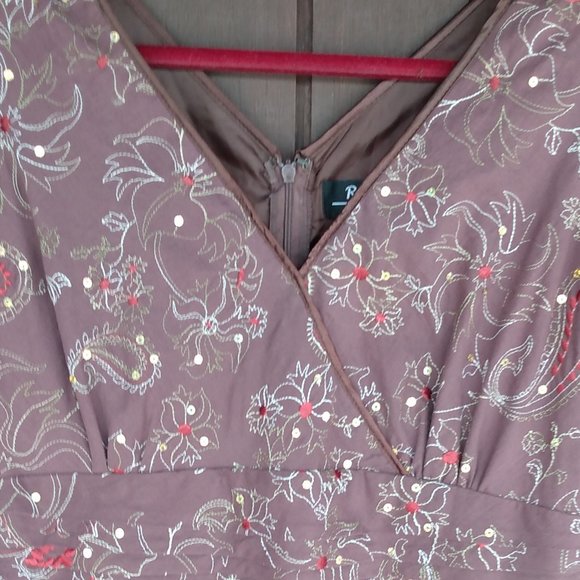 🌎RB Collection || Embroidered Brown Dress - Picture 7 of 8